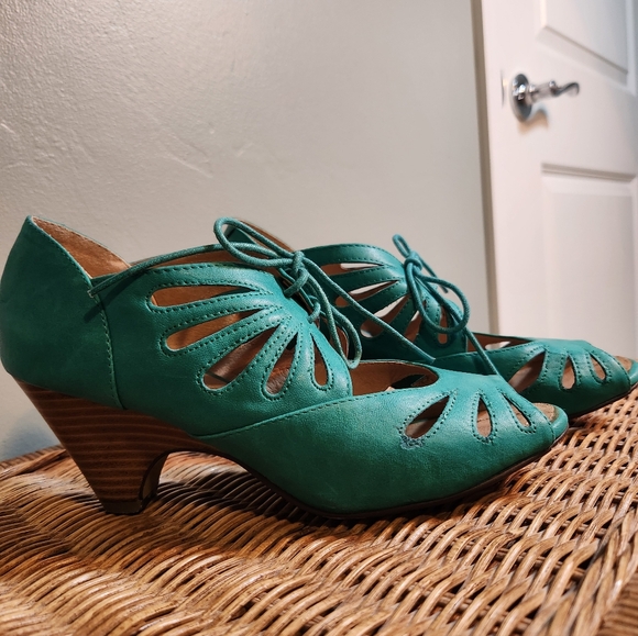 Teal Women's Lace-Up Shoes - Picture 3 of 8